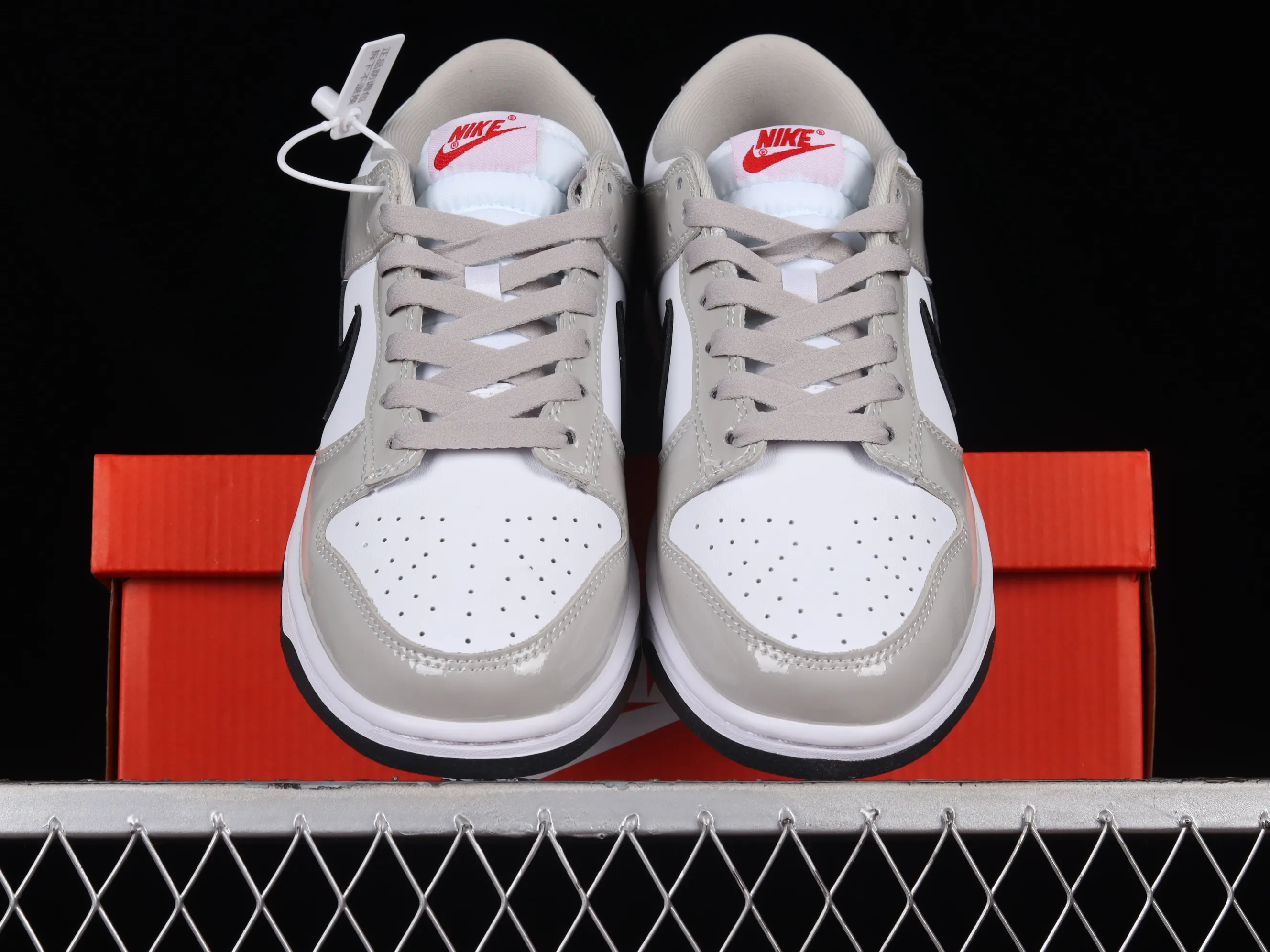 All Categories Nk SB Dunk Series Nk SB Dunk Low Low-top sneakers Cost-effective version Nk Dunk Low "Light Iron Ore" Patent leather gray SB low-top sports and leisure sneakers DQ7576-001